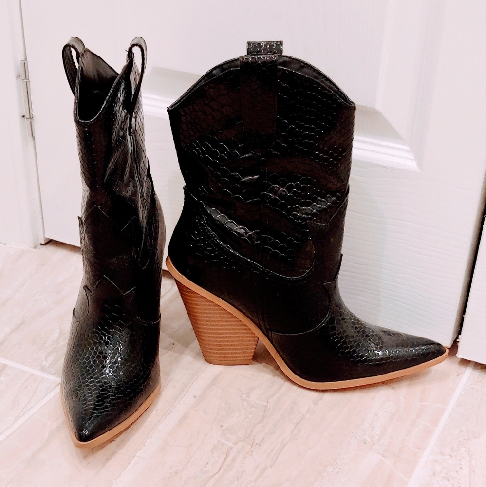 Cape Robbin Black Snakeskin Boots